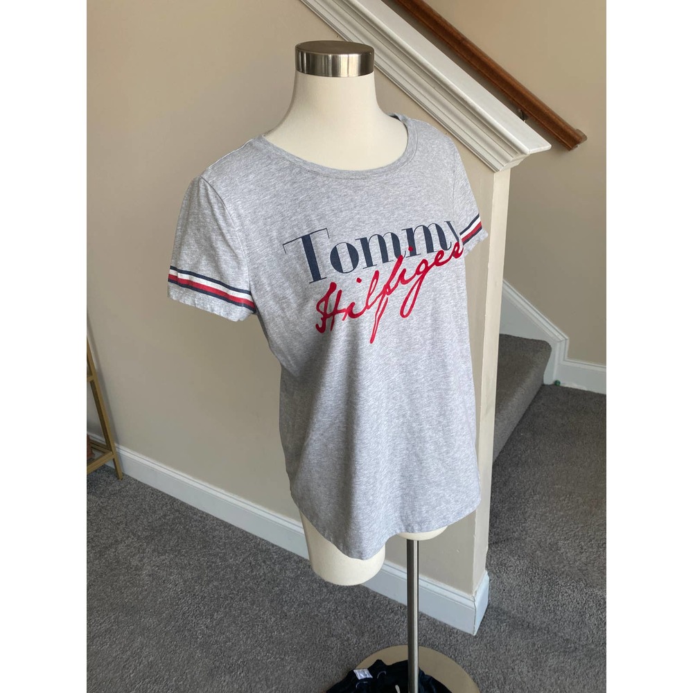 Y2k Tommy Hilfiger gray t shirt, size Large